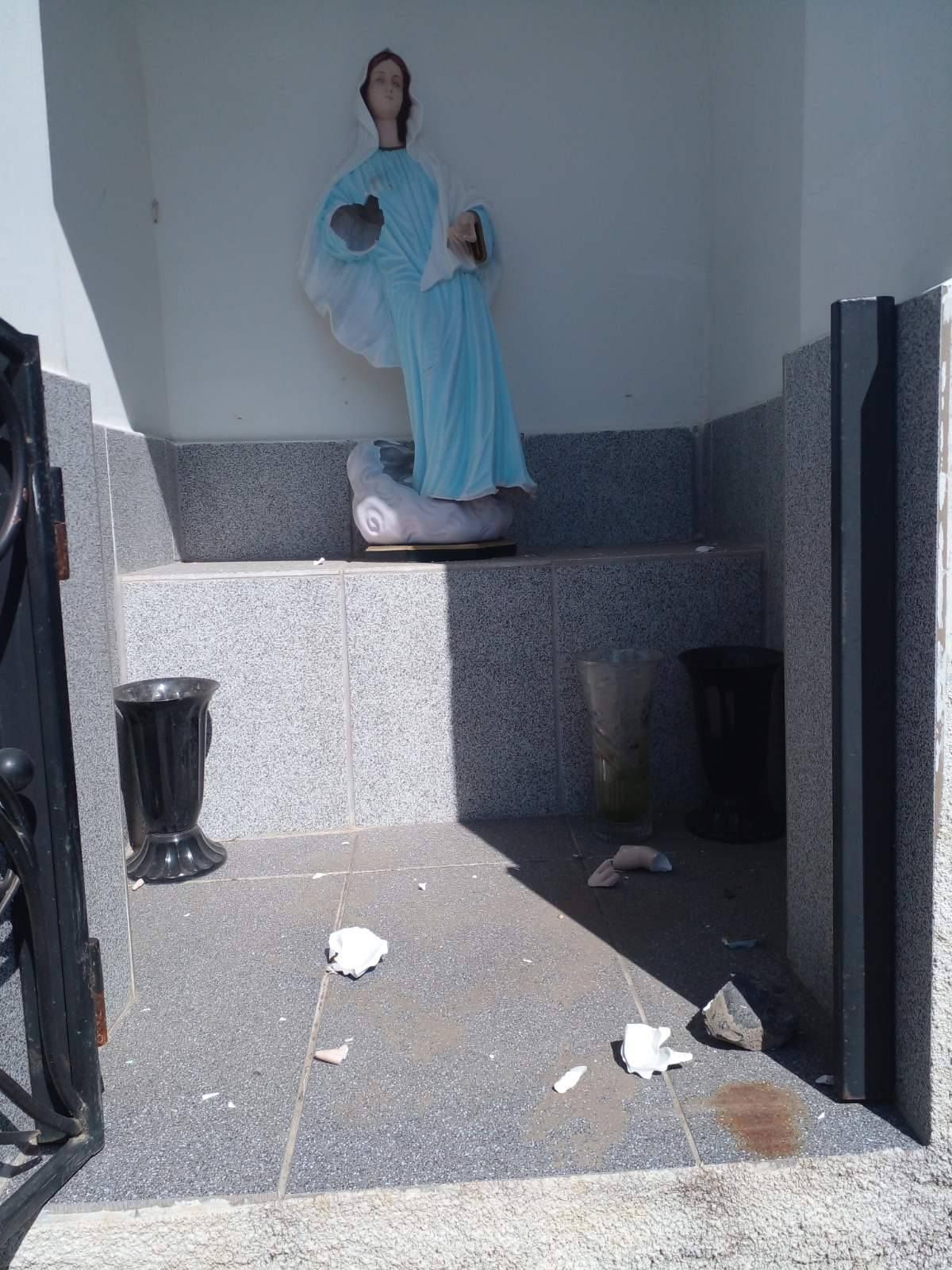 На Тернопільщині невідомі особи побили фігуру Божої Матері - 170224 На Тернопільщині невідомі особи побили фігуру Божої Матері - фото 170224