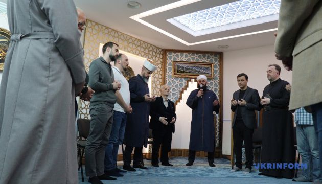 У Львові відбувся міжконфесійний захід солідарності після спроби підпалу мечеті - 170325 У Львові відбувся міжконфесійний захід солідарності після спроби підпалу мечеті - фото 170325