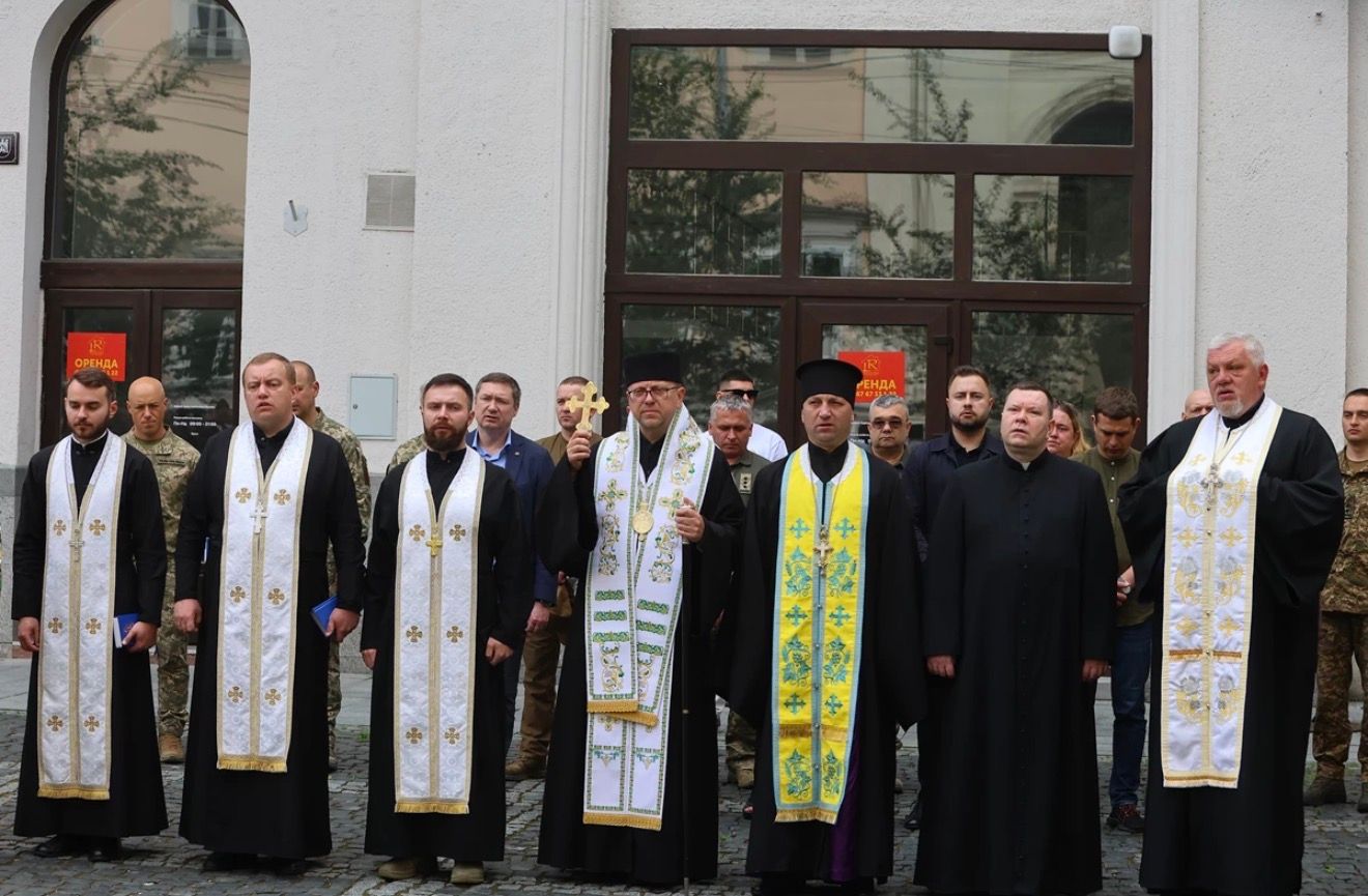 Сьогодні вшановуємо пам'ять дітей, які загинули внаслідок збройної агресії Росії - фото 171542