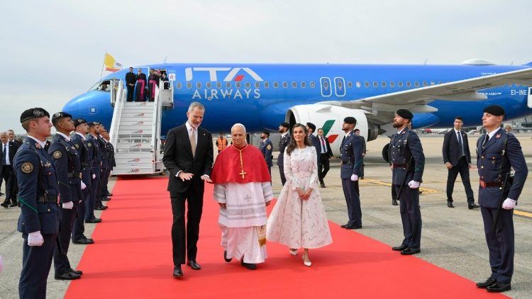 Папа Лев XIV прибув із візитом до Іспанії - 171635 Папа Лев XIV прибув із візитом до Іспанії - фото 171635