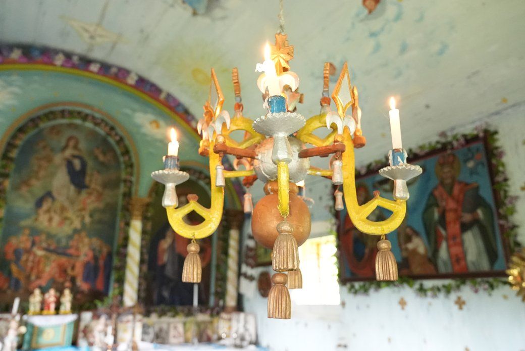 Дерев'яне панікадило (світильник) у храмі, село Гринівка. - 172337 Дерев'яне панікадило (світильник) у храмі, село Гринівка. - фото 172337