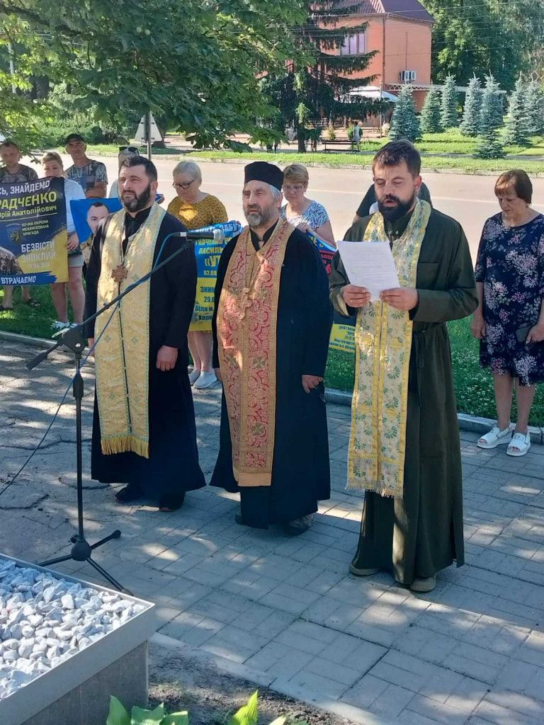 Керуючий Білоруською Автокефальною Православною Церквою (БАПЦ) помолився за українських воїнів - фото 172393