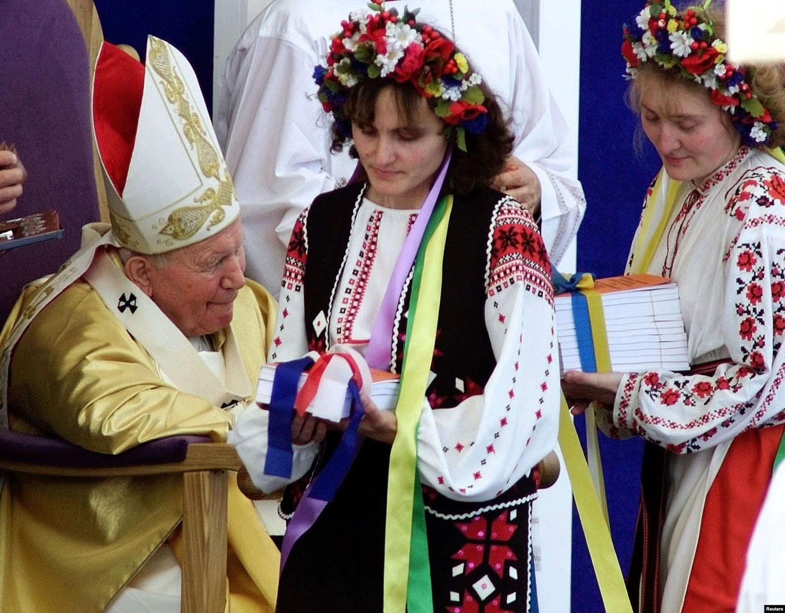 Папа Іван Павло Другий під час візиту до України. Львів, 26 червня 2001 року - фото 172591