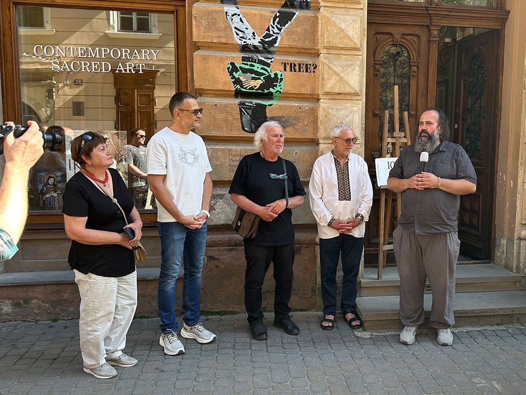 Зліва направо: Орися Зілінко, Костянтин Шумський, Ігор Зілінко, о. Севастіян Дмитрух, Роман Зілінко - фото 172630