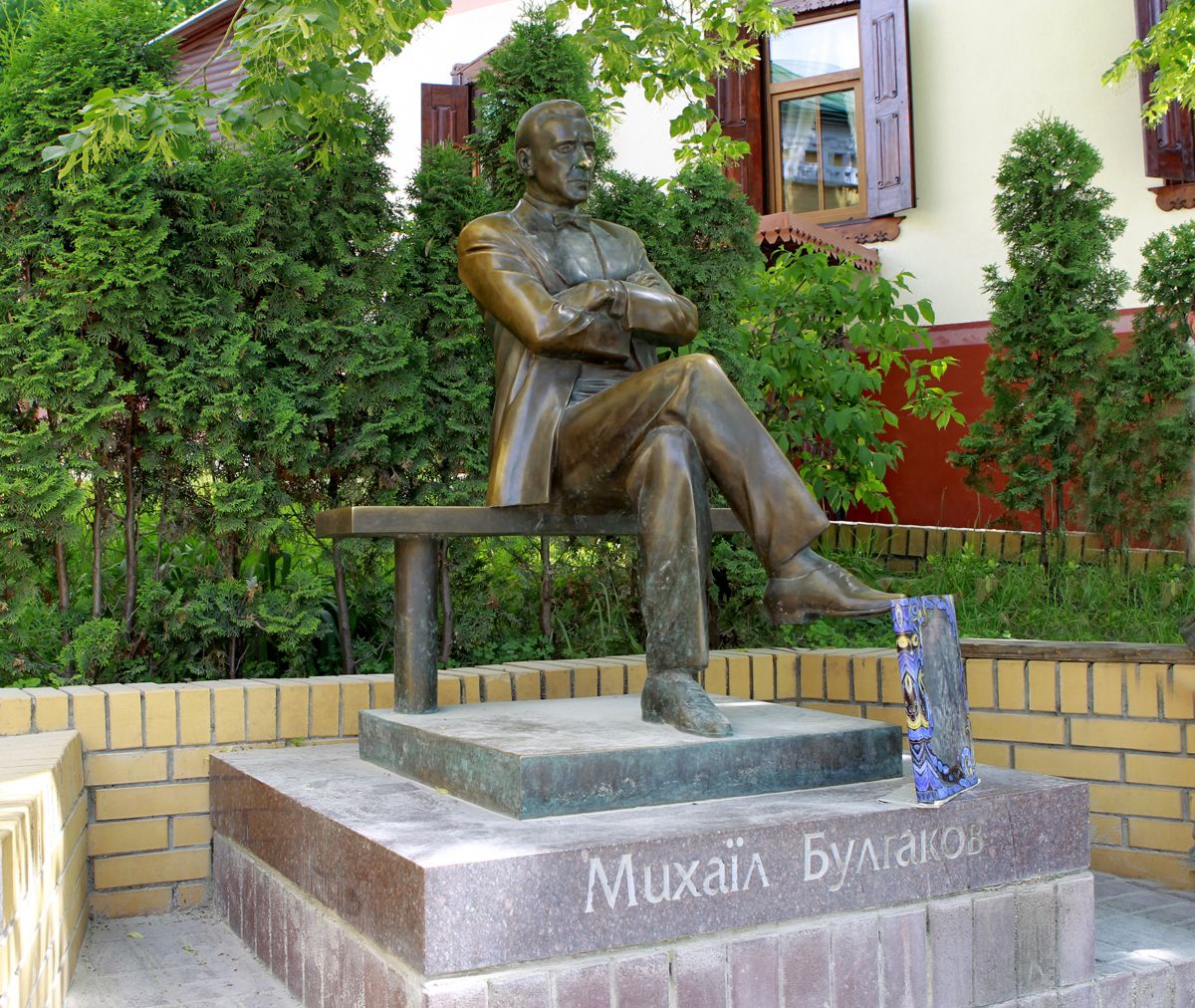 Пам'ятник Булгакову в Києві до його ліквідації - 172836 Пам'ятник Булгакову в Києві до його ліквідації - фото 172836