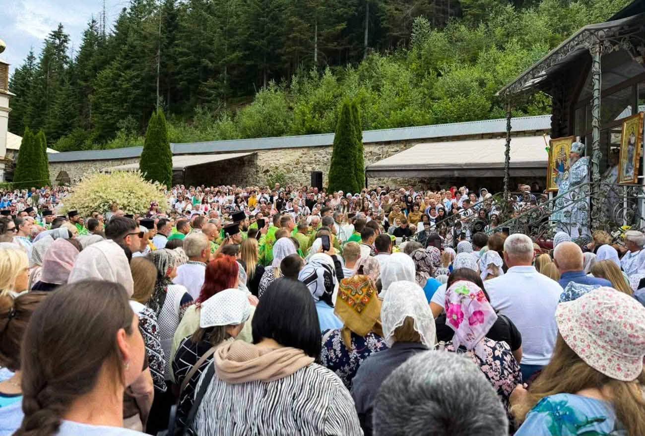 Предстоятель ПЦУ очолив Всеукраїнську прощу та молитву у Маняві - 173117 Предстоятель ПЦУ очолив Всеукраїнську прощу та молитву у Маняві - фото 173117