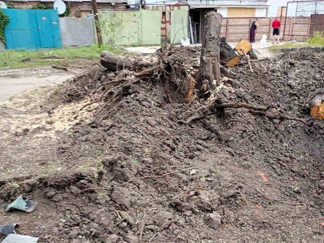 Громада ПЦУ у Харкові ліквідовує наслідки прильоту російської «Бандеролі» - 173306 Громада ПЦУ у Харкові ліквідовує наслідки прильоту російської «Бандеролі» - фото 173306