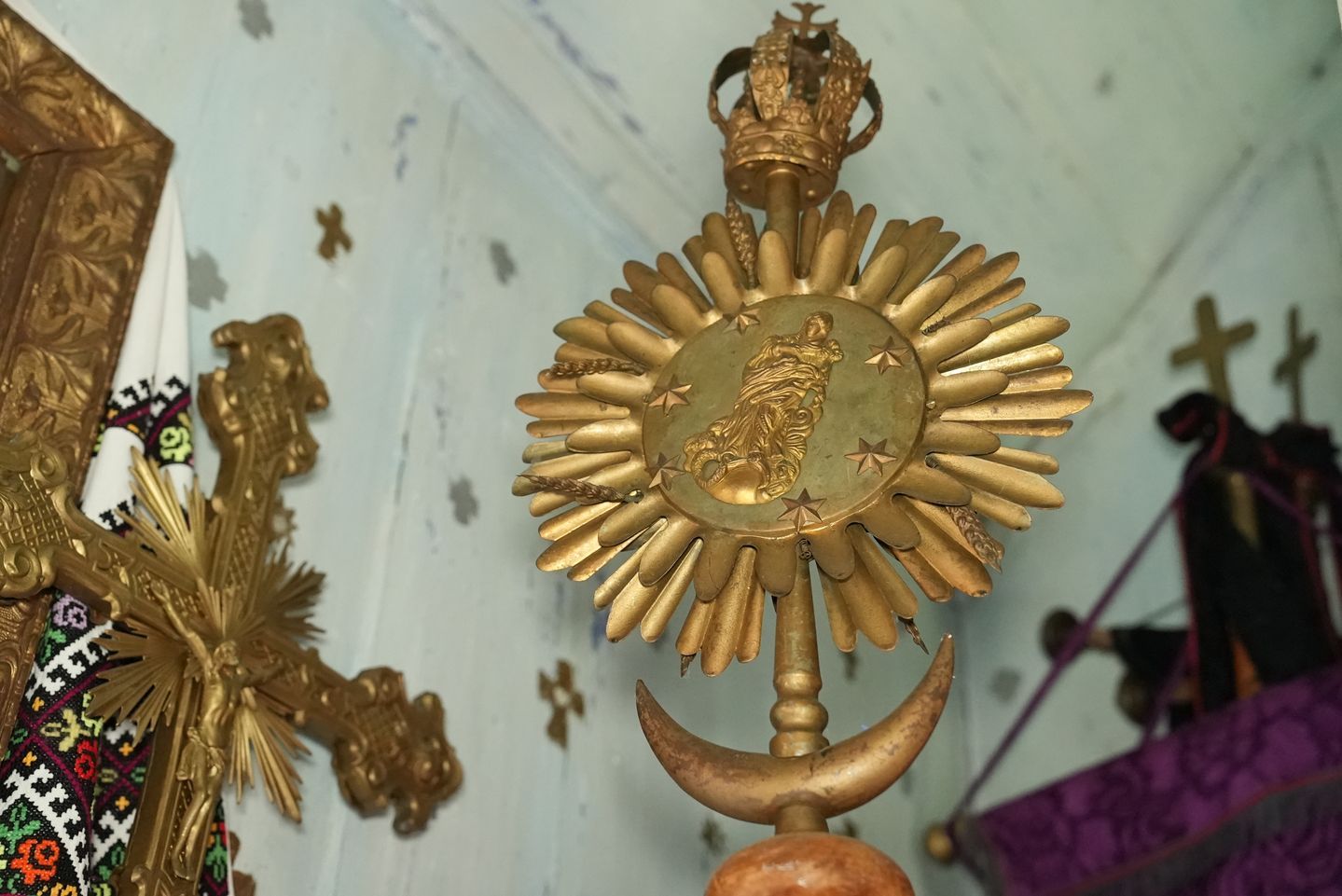 Патерицю-хоругву використовують під час богослужінь та хресних ходів для вшанування святих - 173333 Патерицю-хоругву використовують під час богослужінь та хресних ходів для вшанування святих - фото 173333