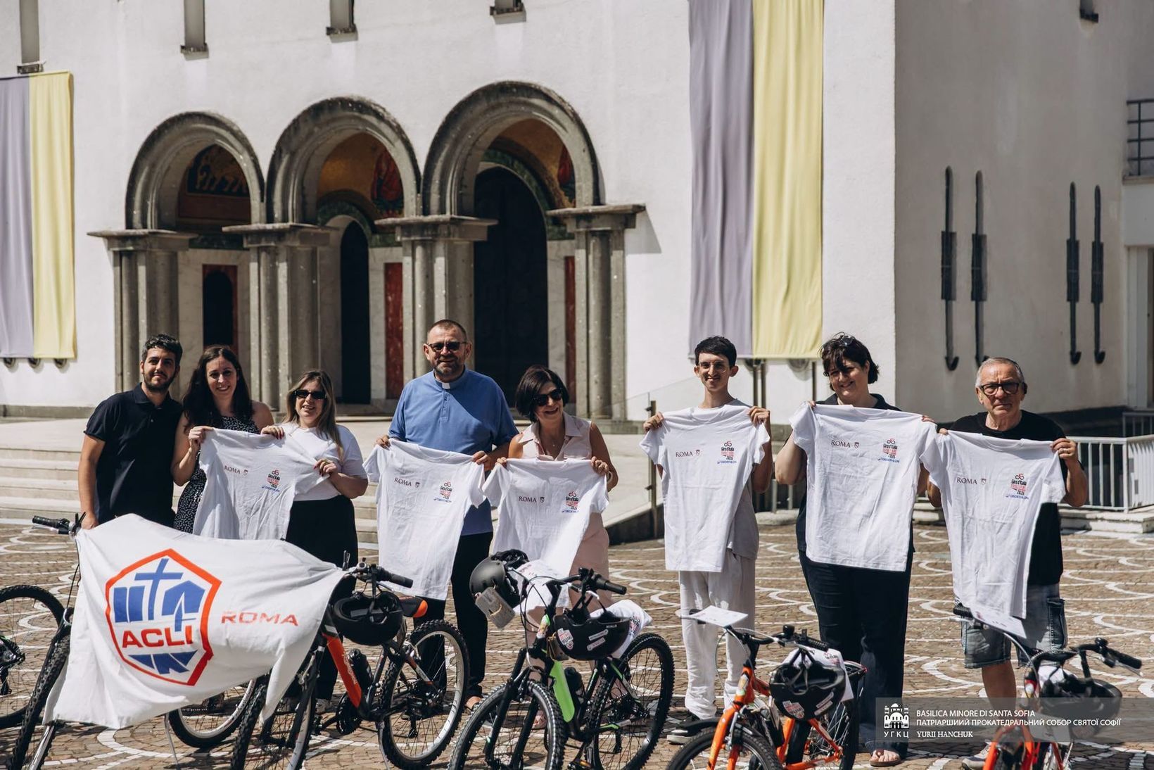 Громада УГКЦ в Римі передала велосипеди з велогонки «Giro d’Italia» постраждалим в Україні - фото 173943